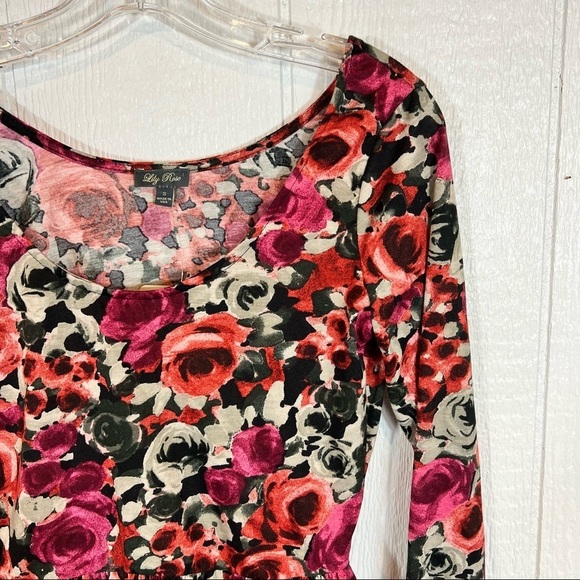 NEW Lily Rose Floral Rose Print Scoop Neck Blouse Small - Picture 3 of 16